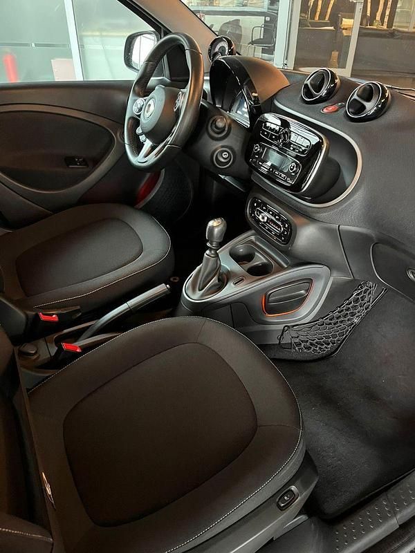 Gebraucht Smart ForFour 90 PS (66 kW) 2019 Schwarz Kleinwagen