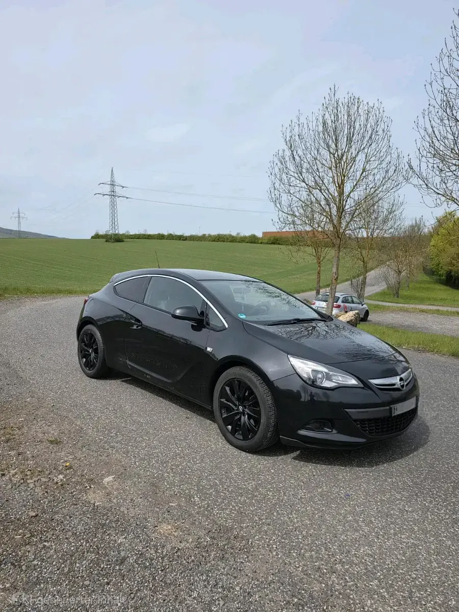 Gebraucht Opel Astra GTC 165 PS (121 kW) 2014 Schwarz Coupé