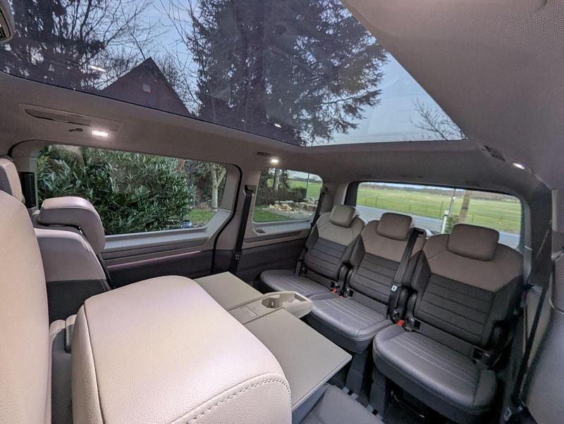 Second-hand VW Multivan Goal 150 CP (110 kW) 2025 Alb Monovolum