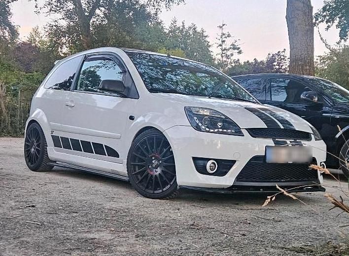 Weiß Gebraucht 2007 Ford Fiesta ST Kleinwagen | 6.800 € - Bild 1/4