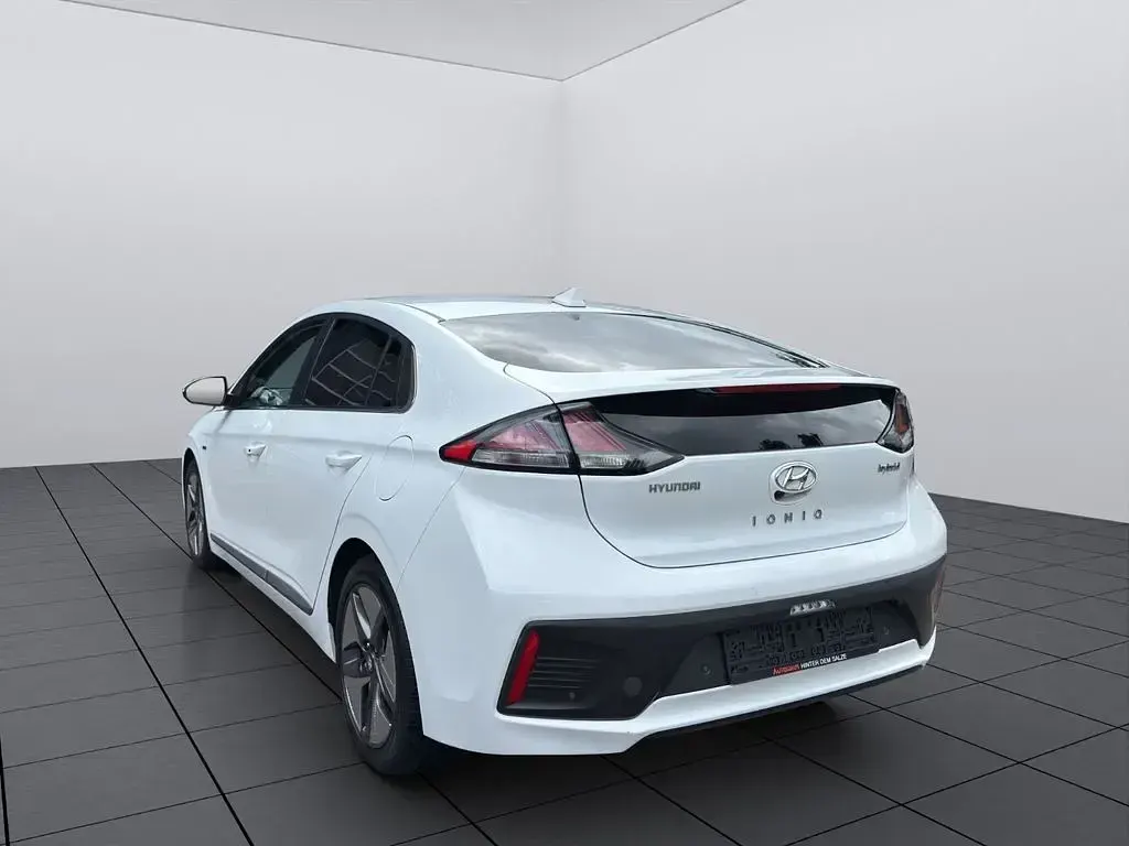 Gebraucht Hyundai Ioniq Premium 105 PS (77 kW) 2019 Weiß Kleinwagen