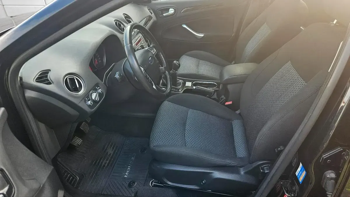 Gebraucht Ford Mondeo Ghia 140 PS (102 kW) 2010 Schwarz Limousine