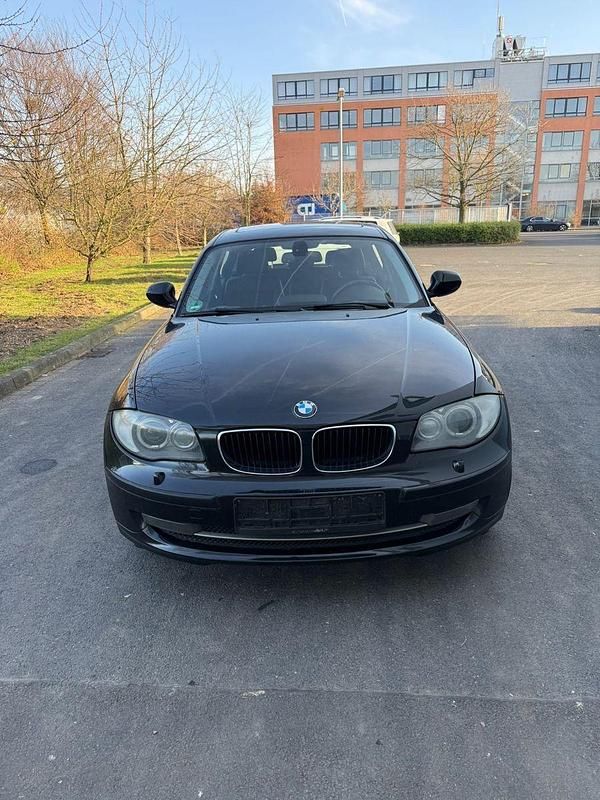 Schwarz Gebraucht 2011 BMW 120 Kleinwagen | 5.490 € (Guter Preis) - Bild 1/4
