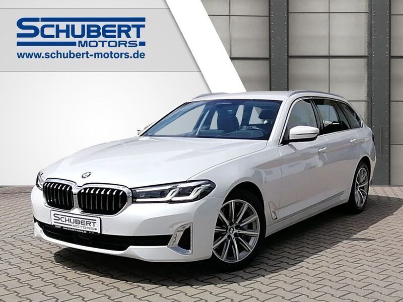 Mineralweiss metallic Gebraucht 2023 BMW 540 Luxury Line Kombi | 49.900 € (Fairer Preis) - Bild 1/4