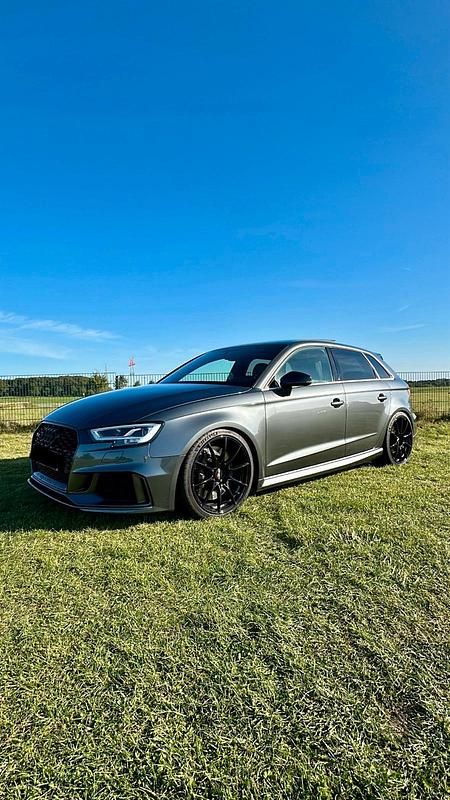 Grau Gebraucht 2018 Audi RS3 Kleinwagen | 43.990 € (Fairer Preis) - Bild 1/4