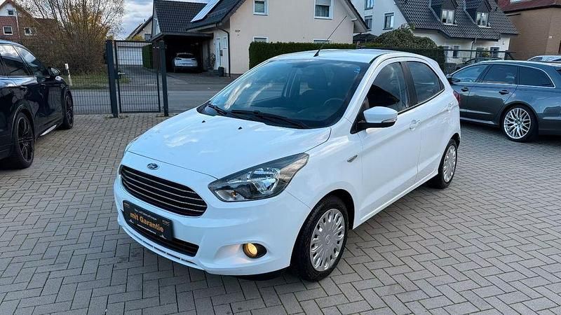 Weiß Gebraucht 2017 Ford Ka Plus Kleinwagen | 5.499 € (Fairer Preis) - Bild 1/4