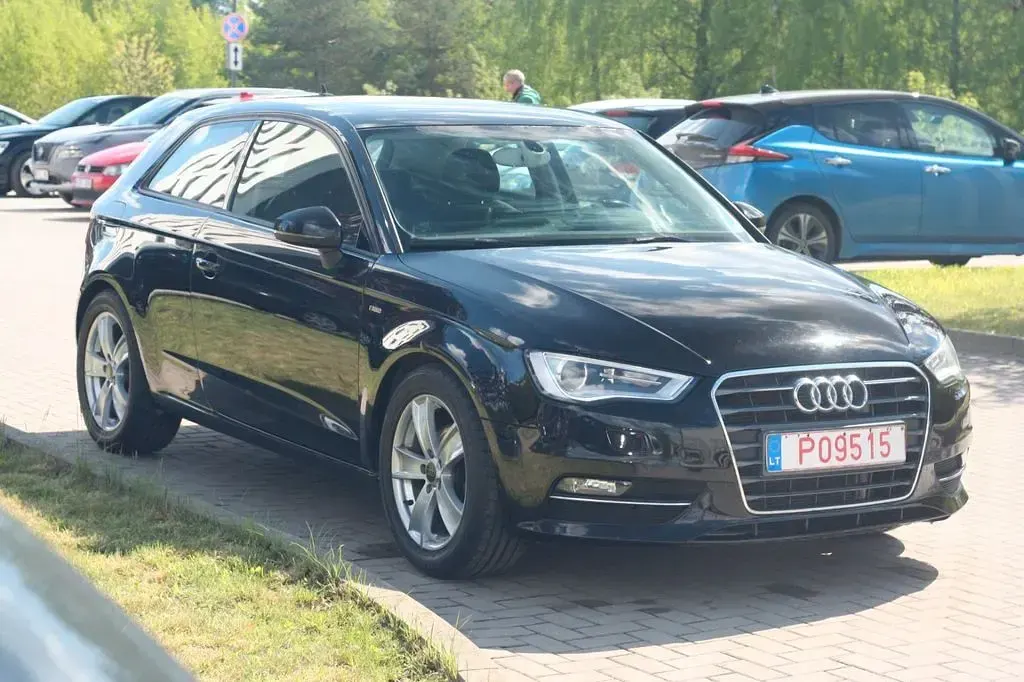 Używany Audi A3 Ambiente 110 KM (80 kW) 2014 Czarny Sedan/Limuzyna