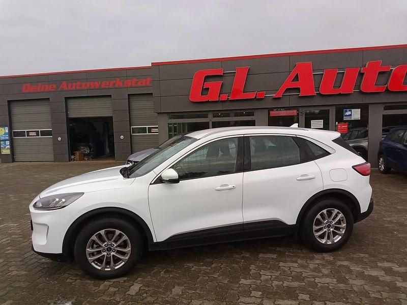 Gebraucht Ford Kuga Titanium 150 PS (110 kW) 2022 Weiß SUV