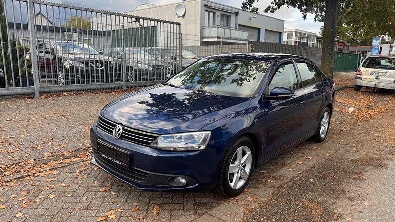 Blau Gebraucht 2011 VW Jetta Comfortline Limousine | 4.750 € (Guter Preis) - Bild 1/4