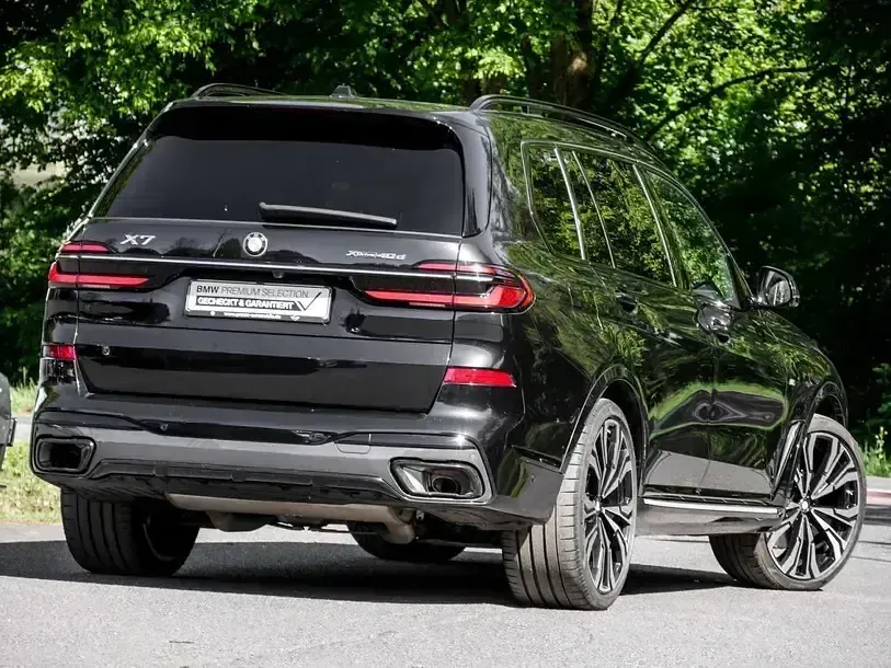Gebraucht BMW X7 M Sport 352 PS (258 kW) 2023 Schwarz SUV