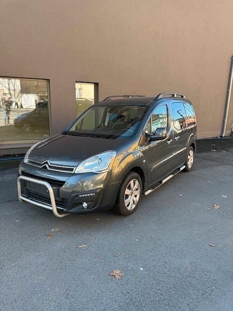 Gebraucht Citroën Berlingo PureTech 110 PS (80 kW) 2016 Grau Van / Kleinbus