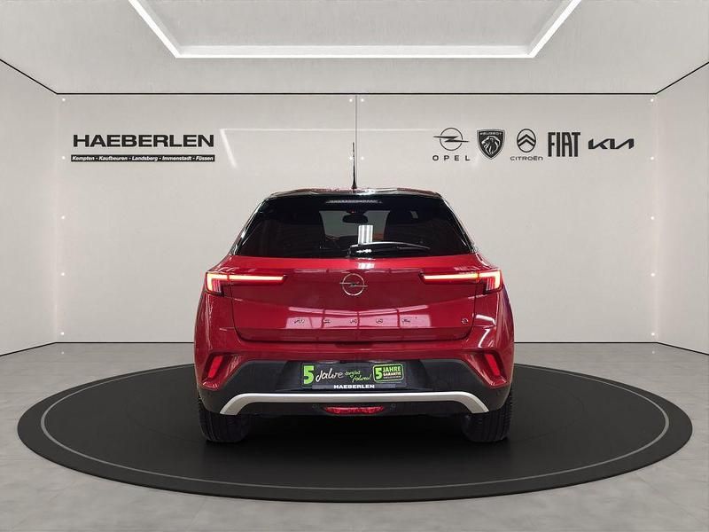 Gebraucht Opel Mokka-e Ultimate 100 kW (136 PS) 2024 Lackierung rot rubi/typ aussen SUV