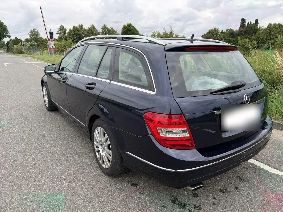 Gebraucht Mercedes C250 Elegance 204 PS (150 kW) 2013 Blau Kombi