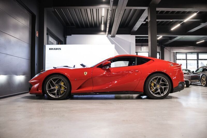 Rot Gebraucht 2017 Ferrari 812 Coupé | 299.999 € - Bild 1/4