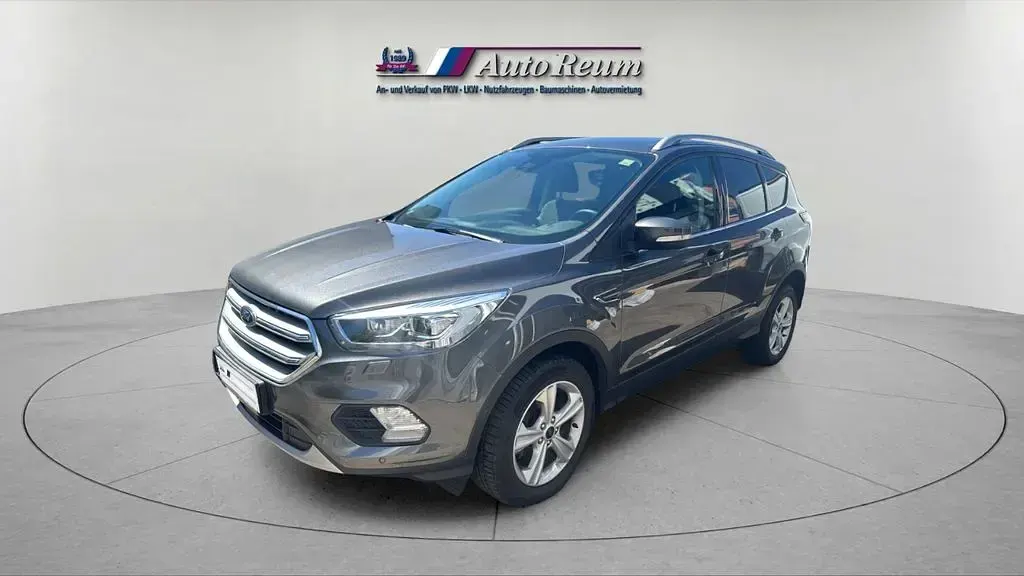 Gebraucht Ford Kuga Titanium 150 PS (110 kW) 2018 Grau SUV
