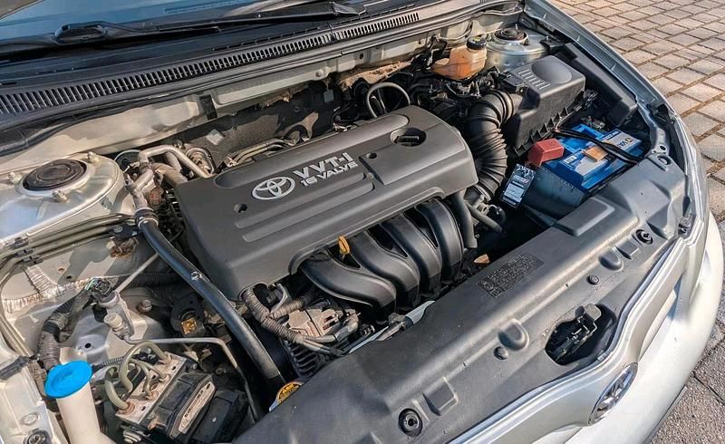 Gebraucht Toyota Corolla 110 PS (80 kW) 2005 Silber Limousine