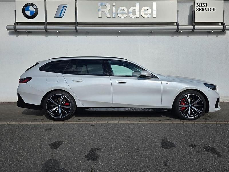Gebraucht BMW 540 Performance 303 PS (222 kW) 2025 Weiß Kombi