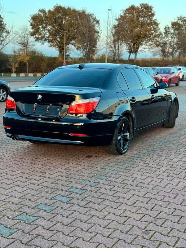 Gebraucht BMW 525 200 PS (147 kW) 2008 Schwarz Limousine
