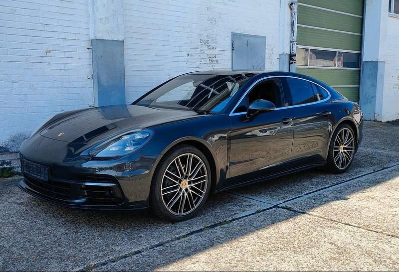 Grau Gebraucht 2017 Porsche Panamera Limousine | 46.000 € - Bild 1/4