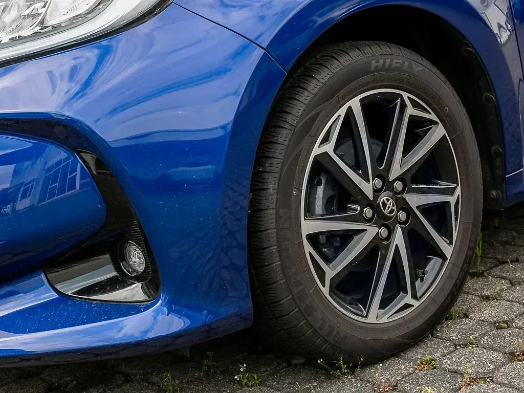 Gebraucht Toyota Yaris Team 125 PS (91 kW) 2021 Blau Kleinwagen