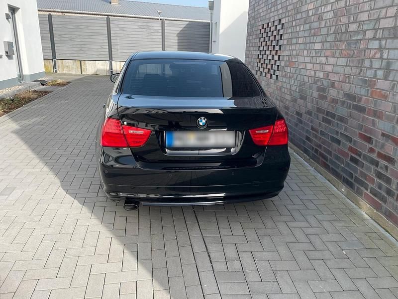 Gebraucht BMW 316 116 PS (85 kW) 2011 Schwarz Limousine
