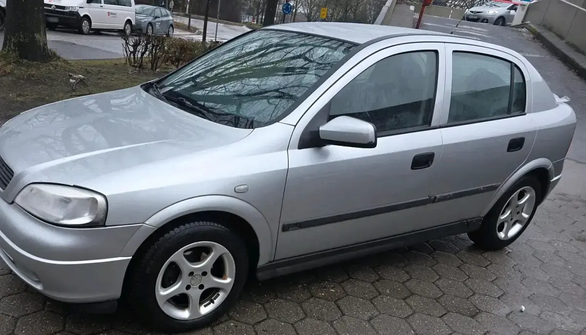 Gebraucht Opel Astra 101 PS (74 kW) 2001 Silber Kleinwagen