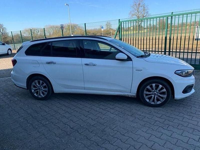 Gebraucht Fiat Tipo Lounge 120 PS (88 kW) 2017 Andere Limousine
