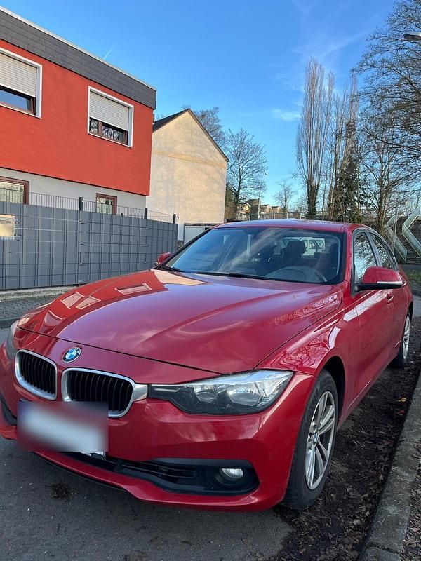 Gebraucht BMW 318 136 PS (100 kW) 2015 Rot Limousine