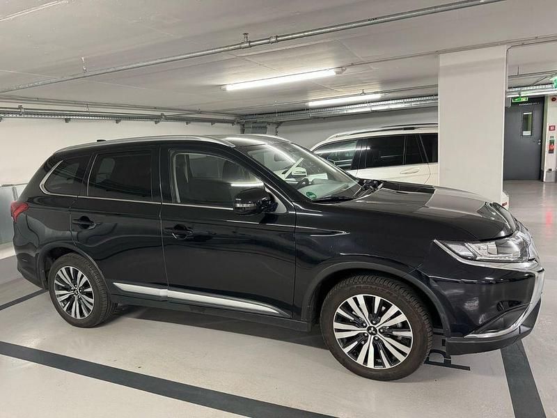 Gebraucht Mitsubishi Outlander Top 150 PS (110 kW) 2018 Schwarz SUV