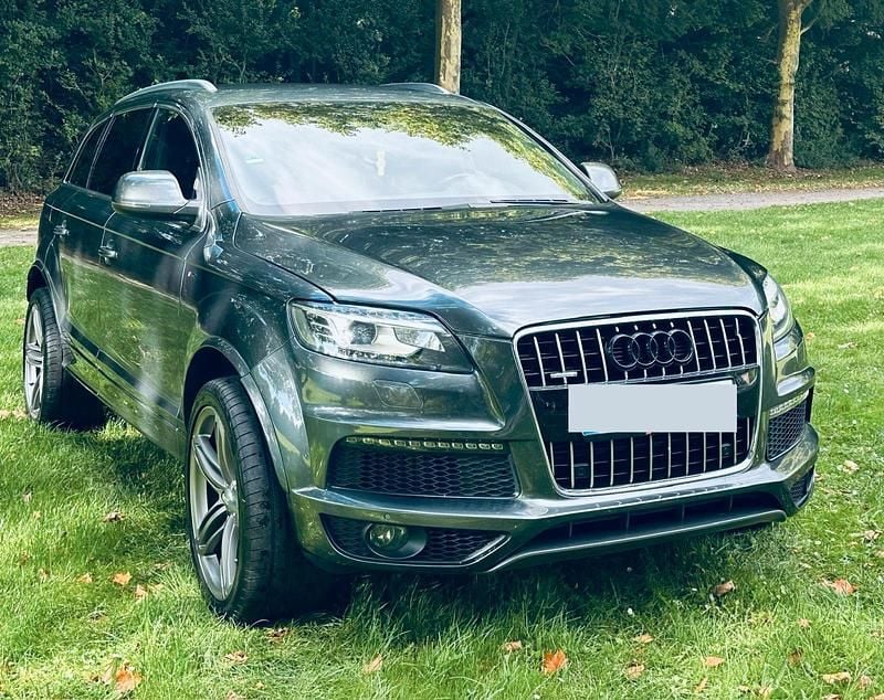Grau Gebraucht 2012 Audi Q7 S-Line SUV | 16.211 € (Guter Preis) - Bild 1/4