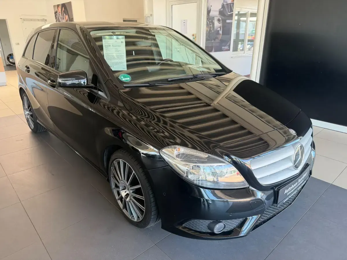 Gebraucht Mercedes B180 AMG Edition 1 122 PS (89 kW) 2013 Schwarz Kleinwagen