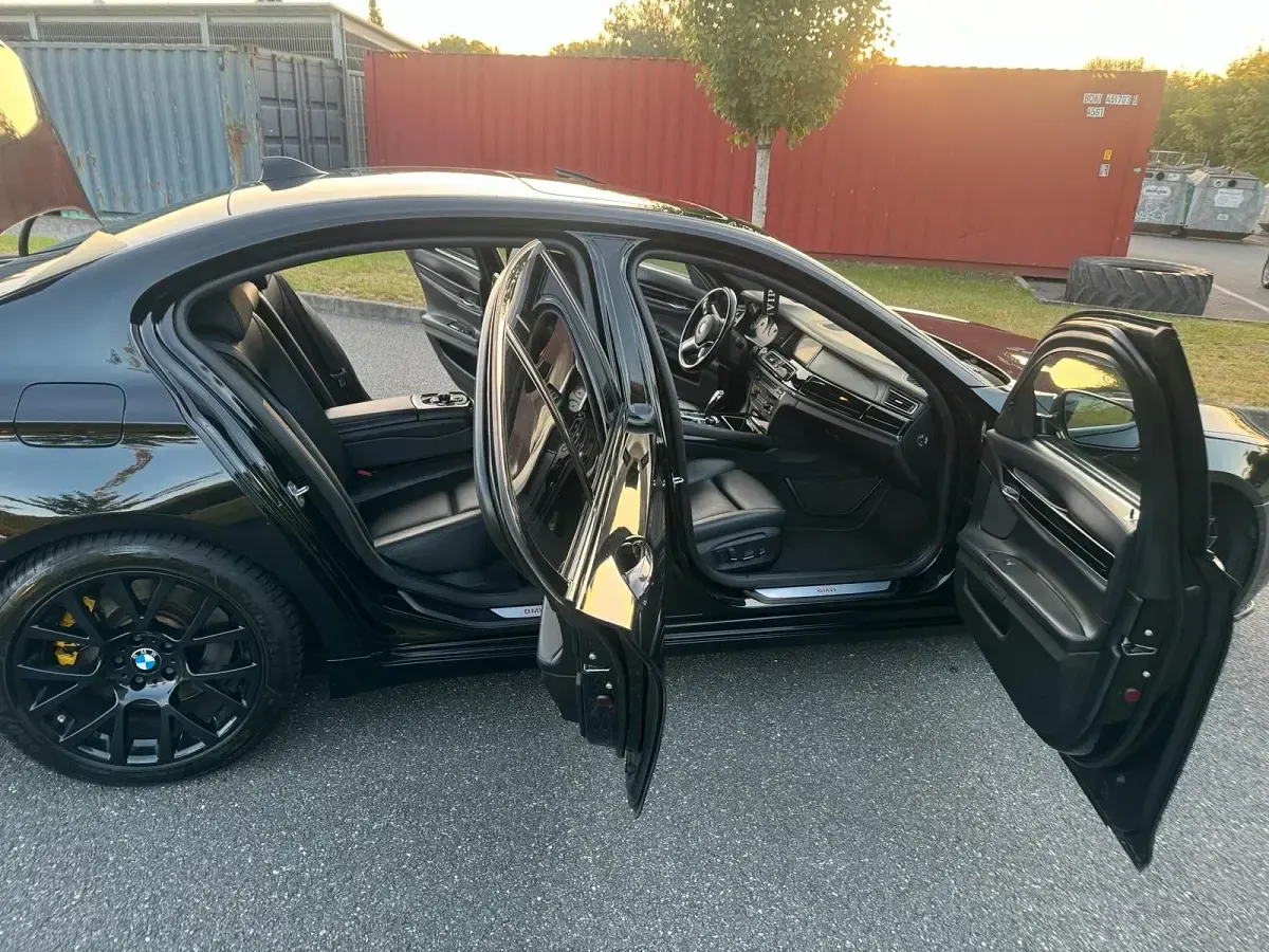 Gebraucht BMW 750 M Performance 381 PS (280 kW) 2013 Schwarz Limousine