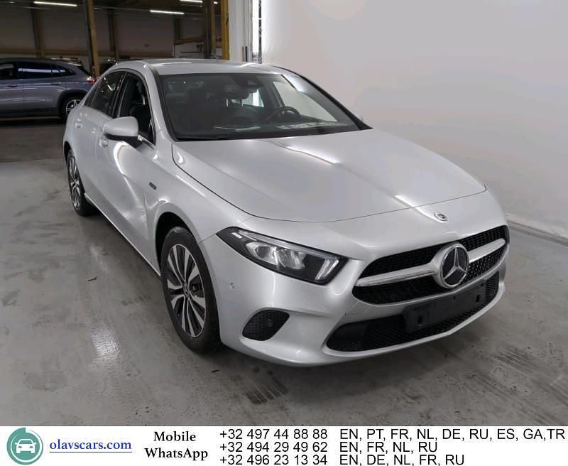 Gebraucht Mercedes A250 160 PS (117 kW) 2021 Silber Limousine