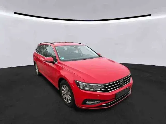 Gebraucht VW Passat Business 122 PS (89 kW) 2023 Tornadorot Kombi