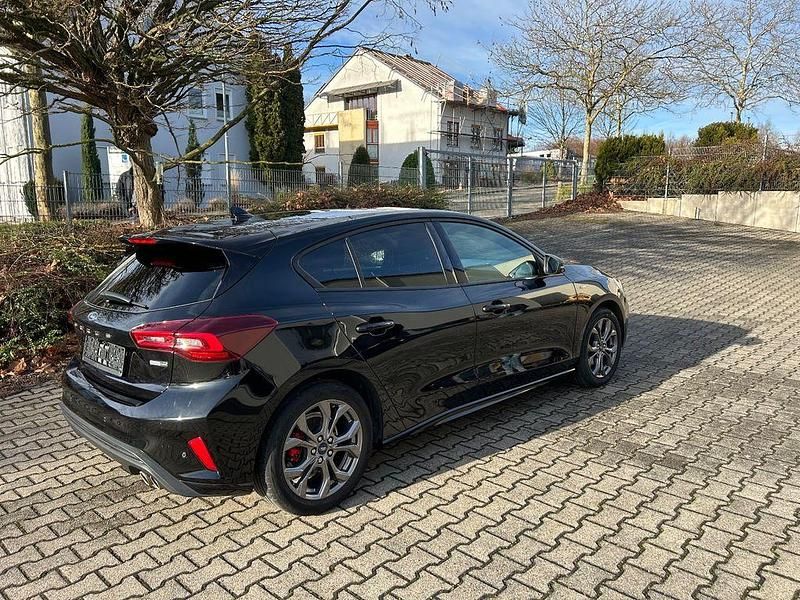 Gebraucht Ford Focus ST-Line 125 PS (91 kW) 2023 Schwarz Limousine