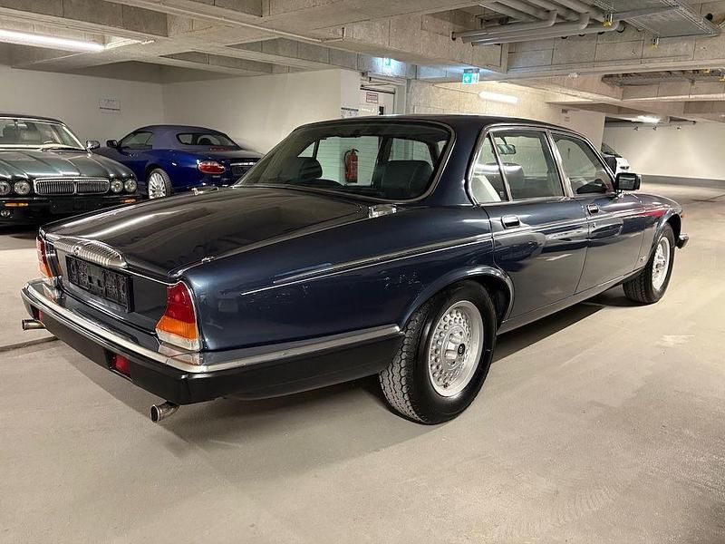 Second-hand Jaguar XJ12 264 CP (194 kW) 1990 Albastru Berlinǎ