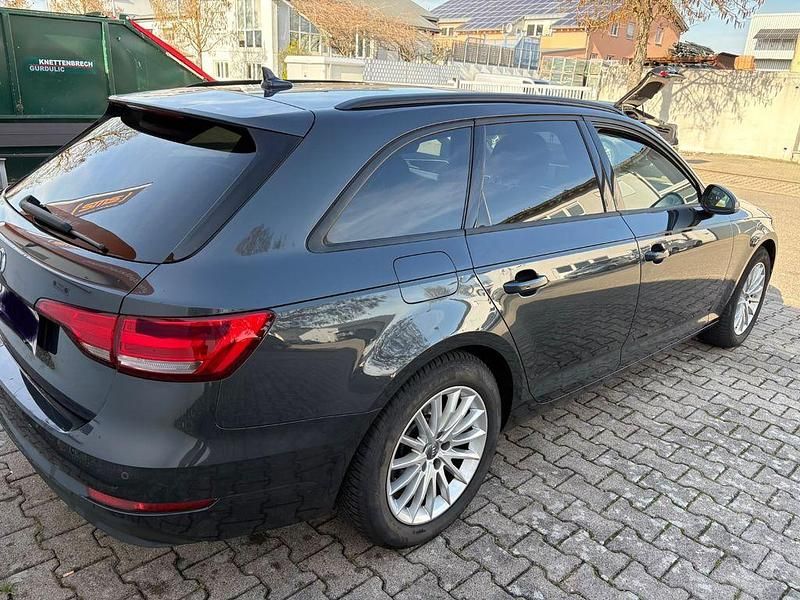 Gebraucht Audi A4 150 PS (110 kW) 2017 Grau Kombi