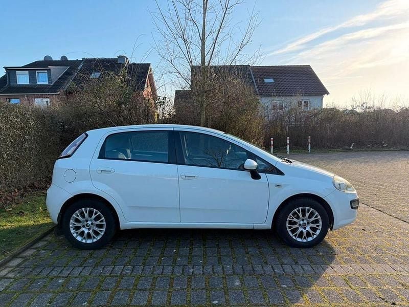 Gebraucht Fiat Punto Evo 76 PS (55 kW) 2011 Weiß Kleinwagen