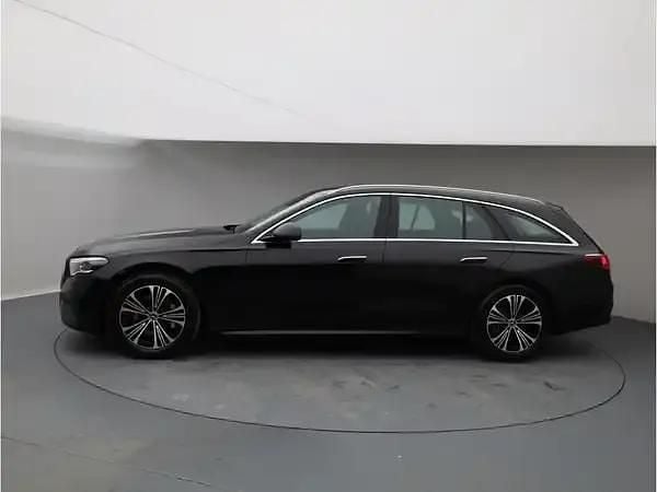 Gebraucht Mercedes E450 381 PS (280 kW) 2023 Metalliclack obsidianschwarz metallic Kombi