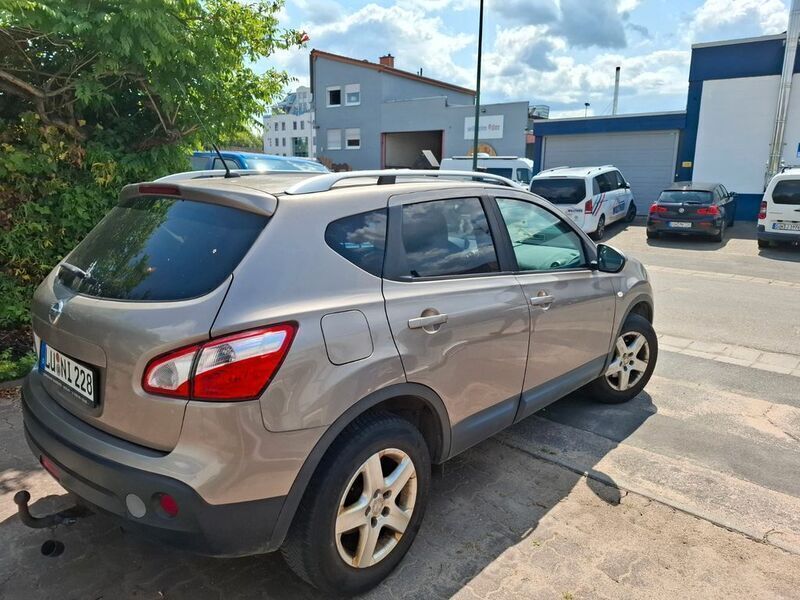 Braun Gebraucht 2010 Nissan Qashqai SUV | 5.900 € (Fairer Preis) - Bild 1/4