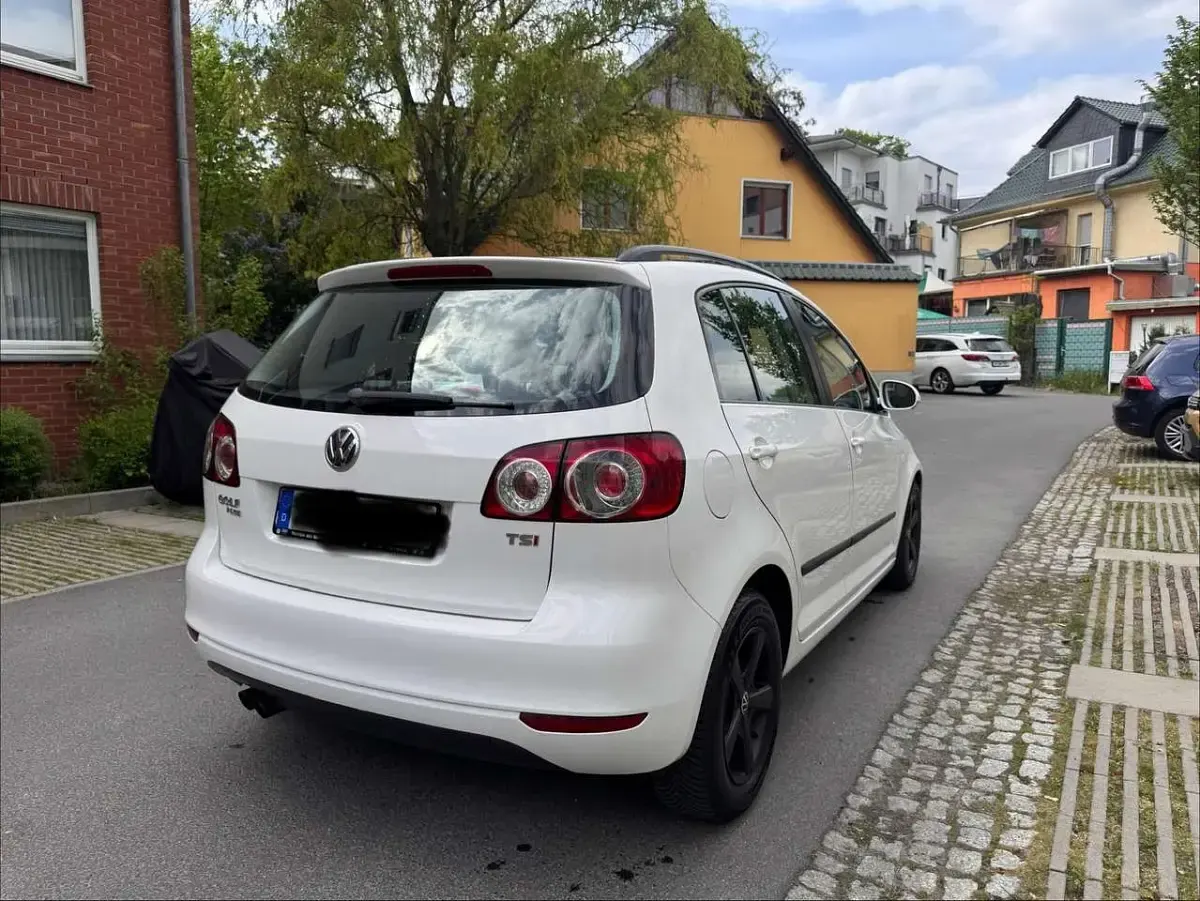 Second-hand VW Golf VII Life 122 CP (89 kW) 2014 Alb Berlinǎ