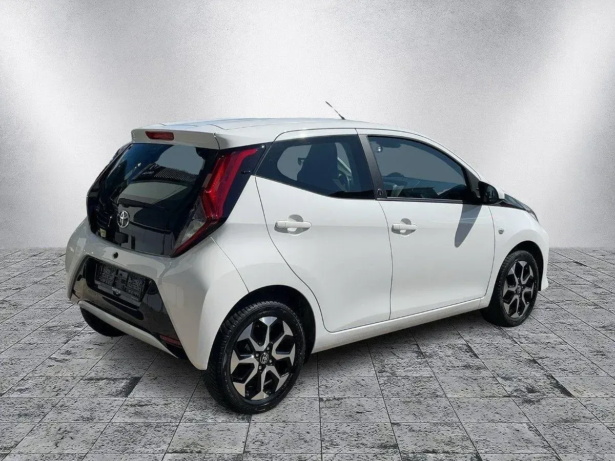 Gebraucht Toyota Aygo Team 72 PS (52 kW) 2022 Weiß Kleinwagen