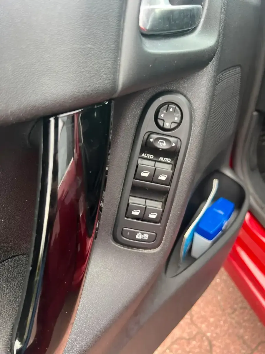 Usado Citroën C3 92 CV (67 kW) 2013 Rojo Utilitario
