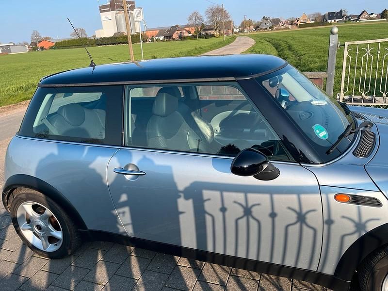 Usado Mini Cooper 116 HP (85 kW) 2003 Prateado Citadino