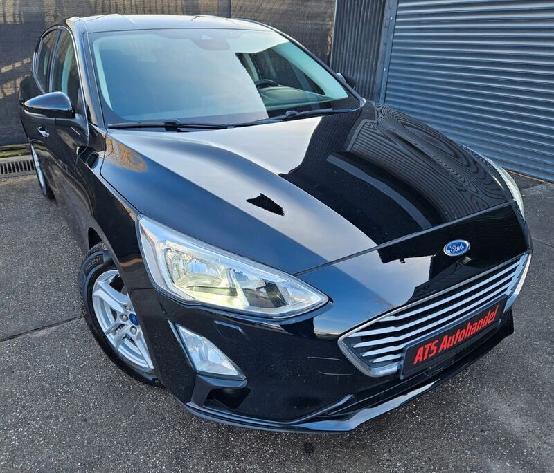 Schwarz Gebraucht 2018 Ford Focus Cool & Connect Limousine | 8.999 € (Fairer Preis) - Bild 1/4