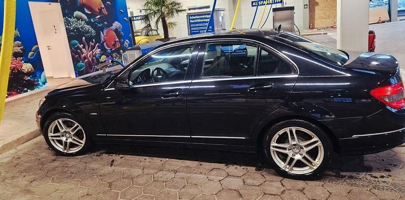 Gebraucht Mercedes C200 184 PS (135 kW) 2011 Schwarz Limousine