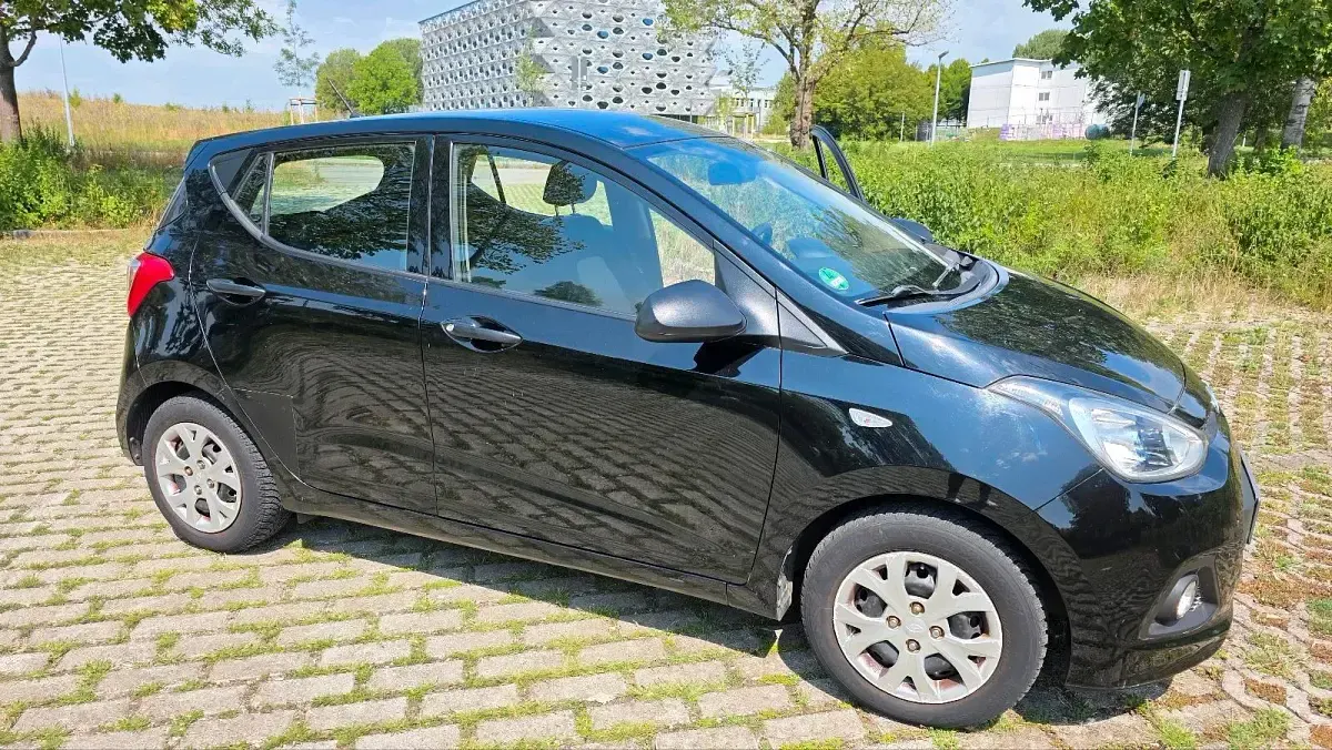 Gebraucht Hyundai i10 67 PS (49 kW) 2014 Schwarz Kleinwagen