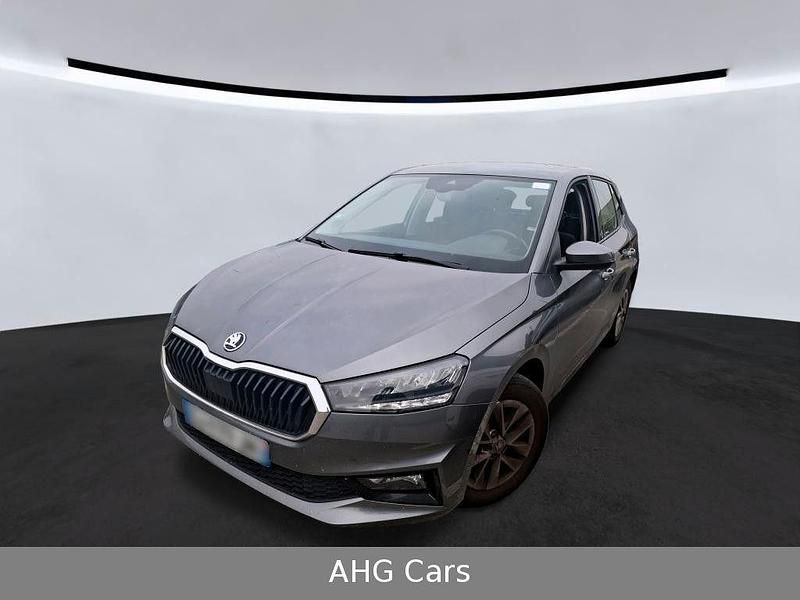 Grau Gebraucht 2022 Skoda Fabia Ambition Limousine | 14.500 € (Fairer Preis) - Bild 1/4