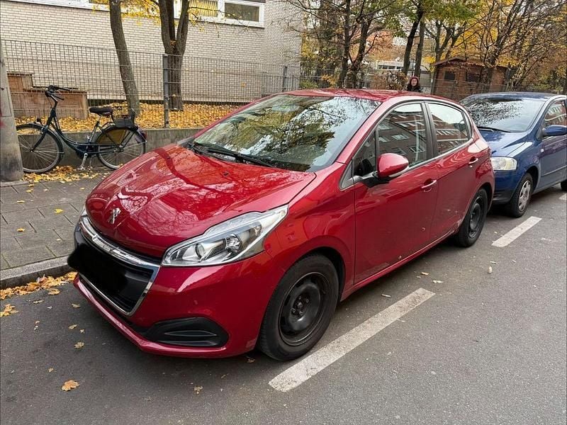 Rot Gebraucht 2017 Peugeot 208 Active Kleinwagen | 4.999 € (Superpreis) - Bild 1/4