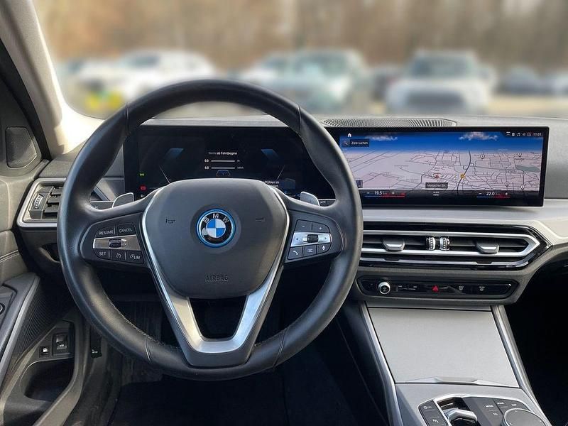 Gebraucht BMW 320e Shadowline 204 PS (150 kW) 2022 Schwarz Kombi